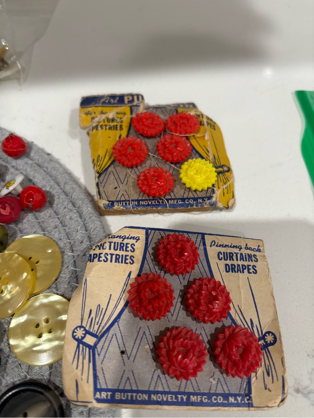 Mixed Assorted Buttons Lot - Multicolor - Picture 7 of 9